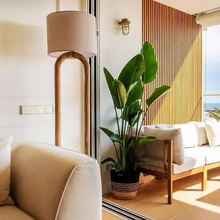 Pink Frontline Premium Apartman